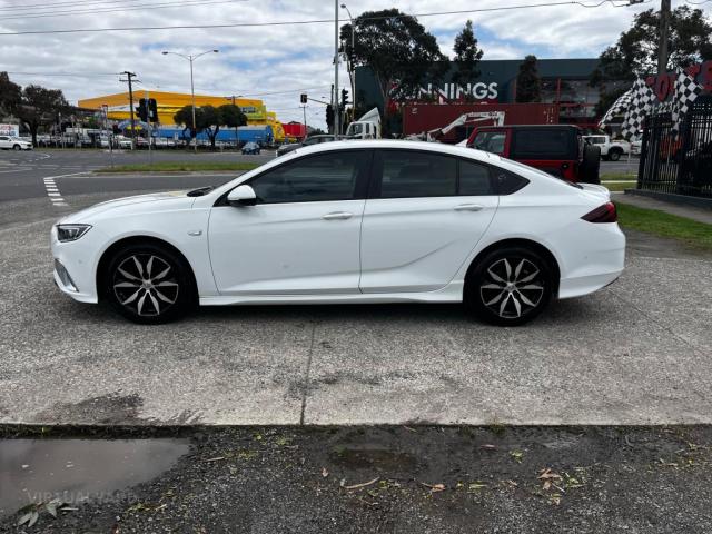 HOLDEN COMMODORE RS ZB