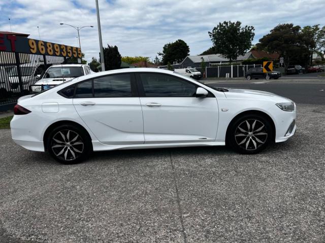 HOLDEN COMMODORE RS ZB