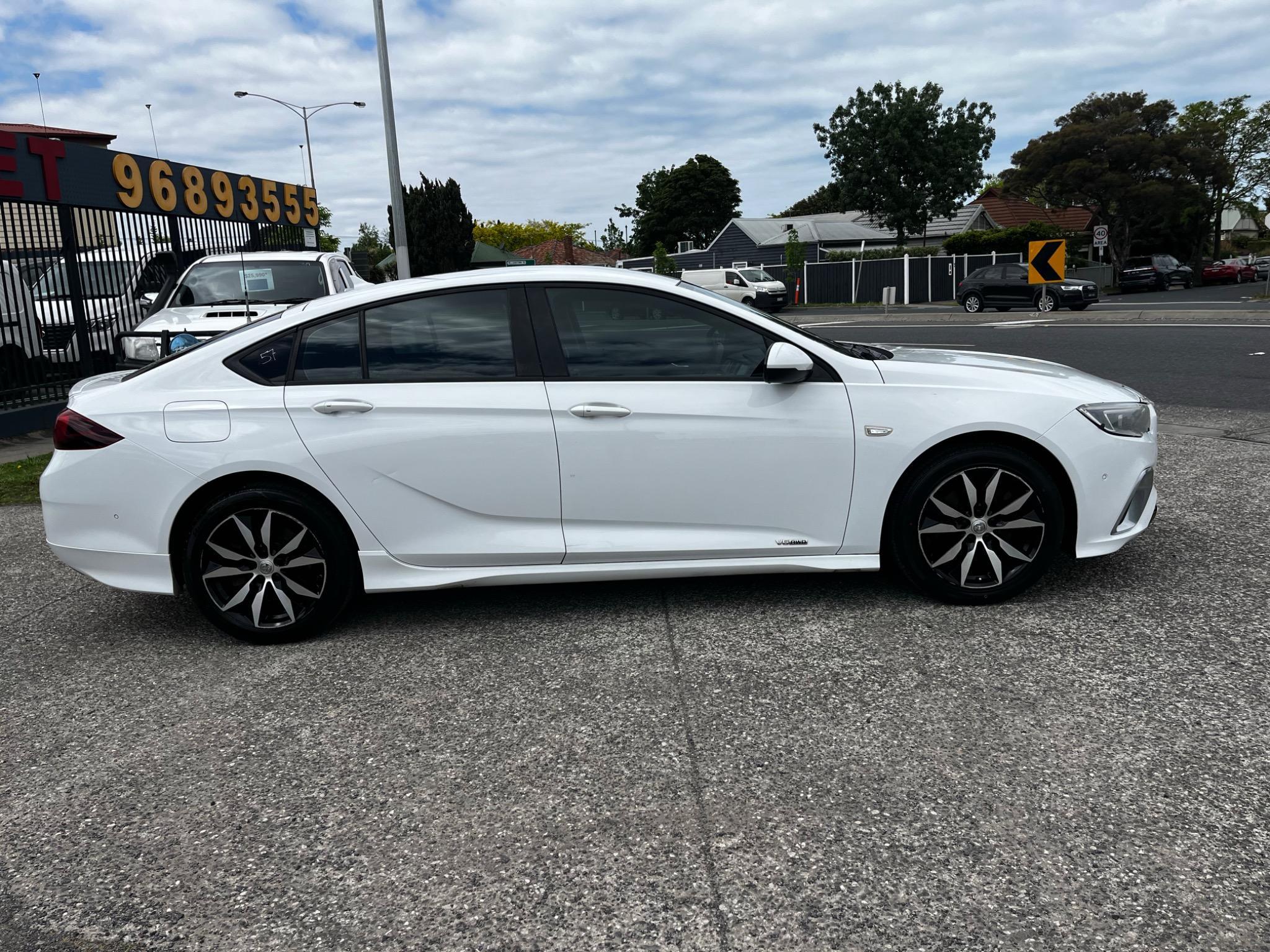 HOLDEN COMMODORE RS ZB
