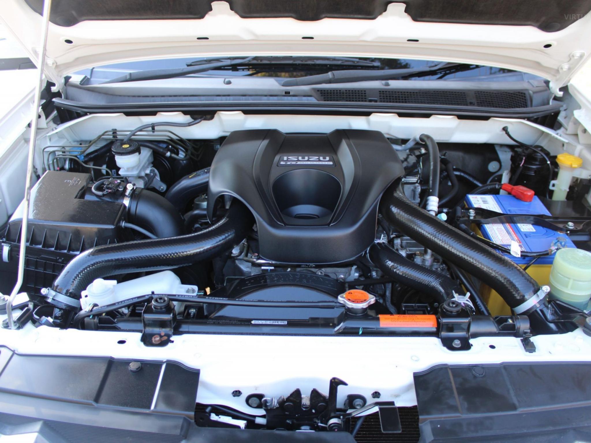 ISUZU MU-X LS-T (4X2) UC MY15