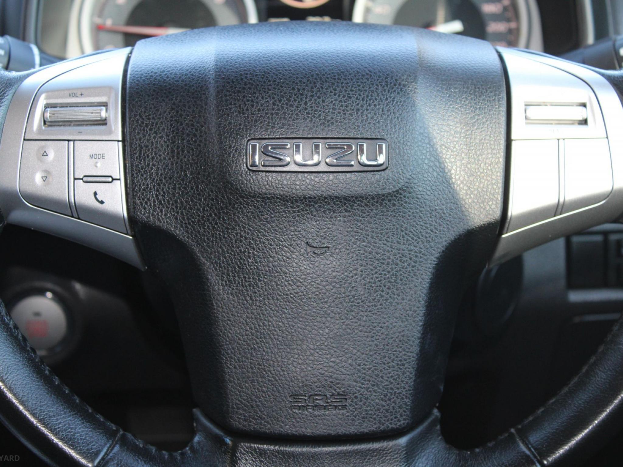 ISUZU MU-X LS-T (4X2) UC MY15