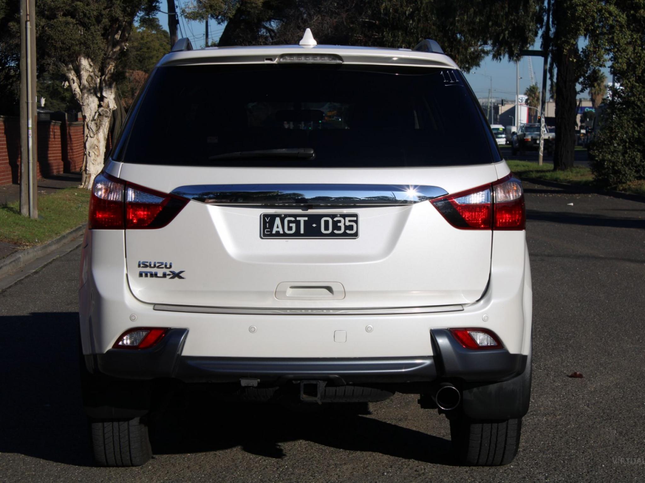 ISUZU MU-X LS-T (4X2) UC MY15