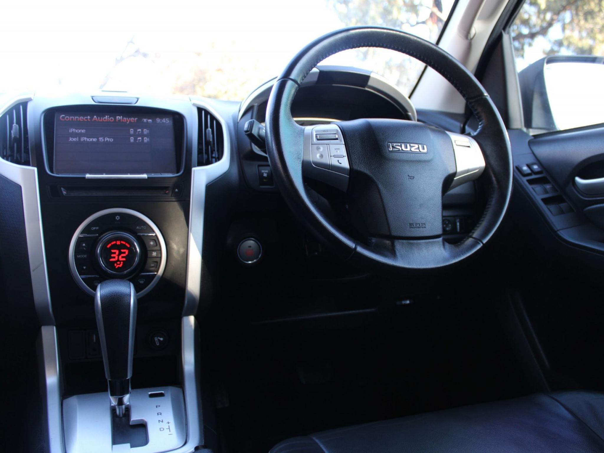 ISUZU MU-X LS-T (4X2) UC MY15