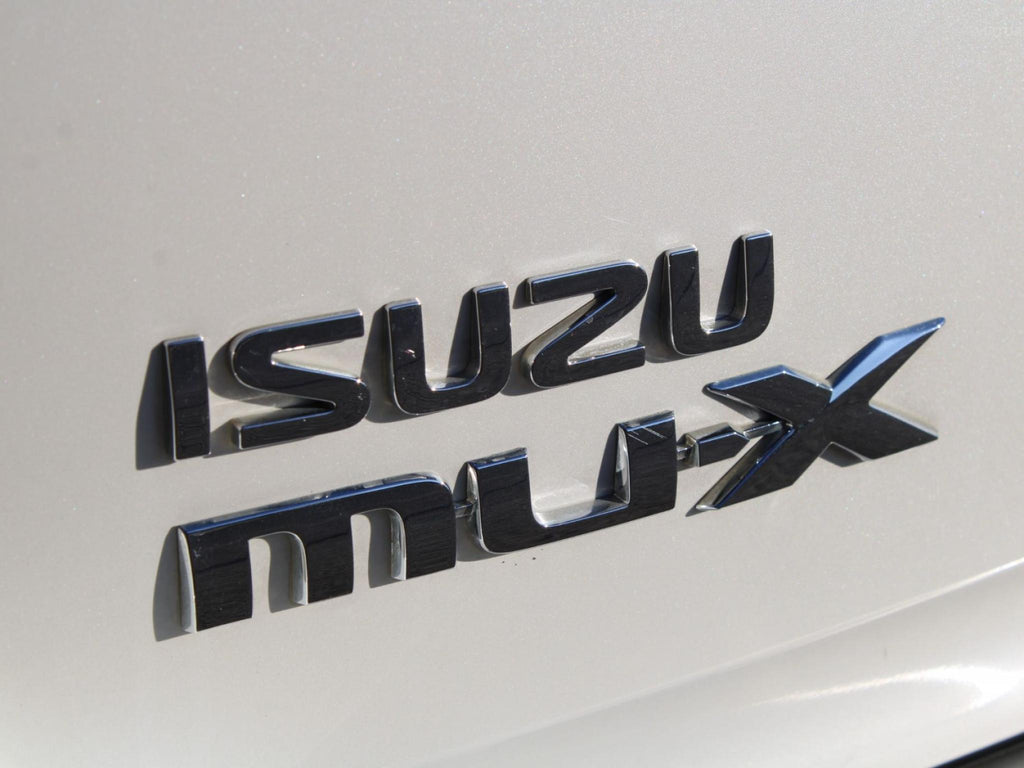 ISUZU MU-X LS-T (4X2) UC MY15