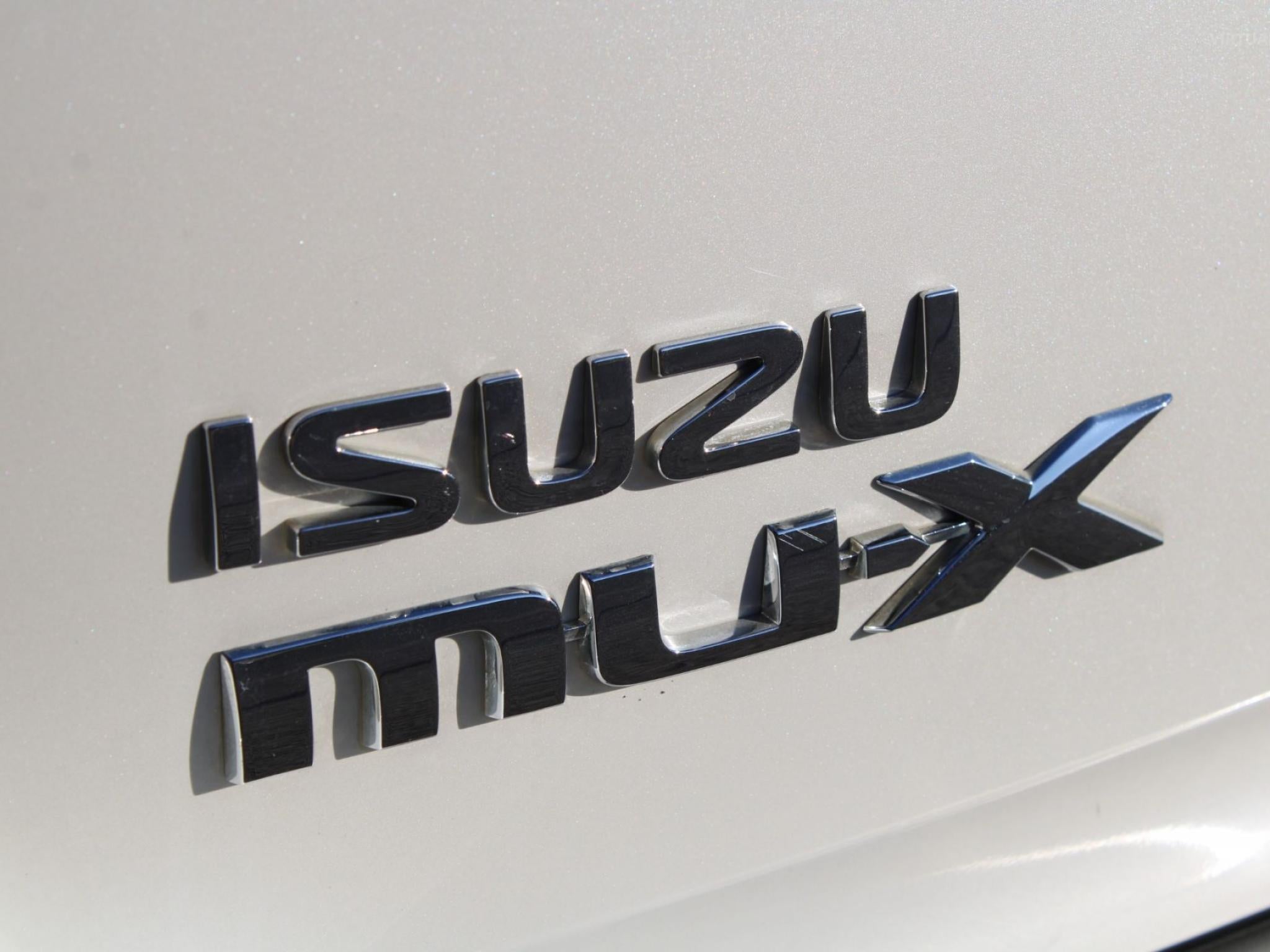 ISUZU MU-X LS-T (4X2) UC MY15