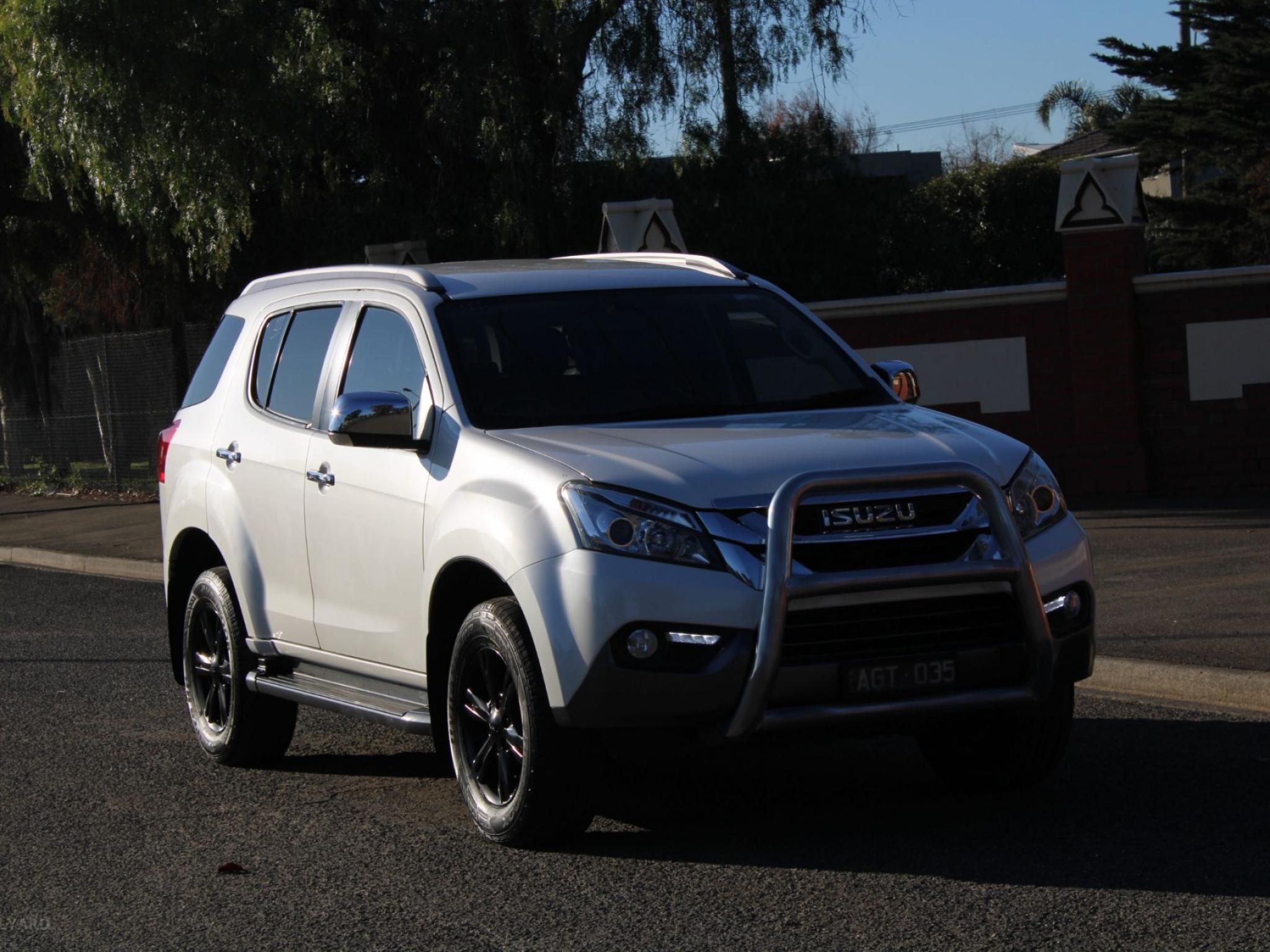 ISUZU MU-X LS-T (4X2) UC MY15