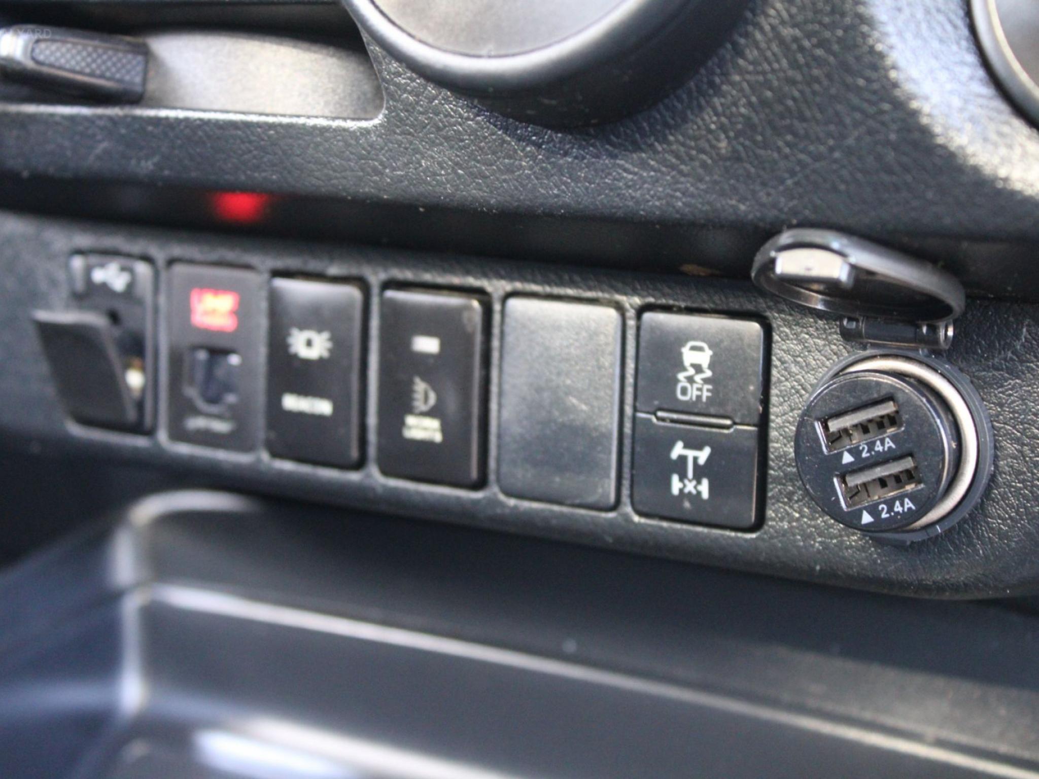 TOYOTA HILUX SR (4X4) GUN126R FACELIFT