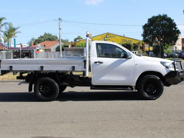 TOYOTA HILUX SR (4X4) GUN126R FACELIFT