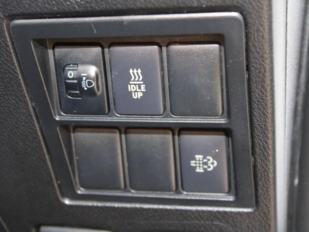 TOYOTA HILUX SR (4X4) GUN126R FACELIFT