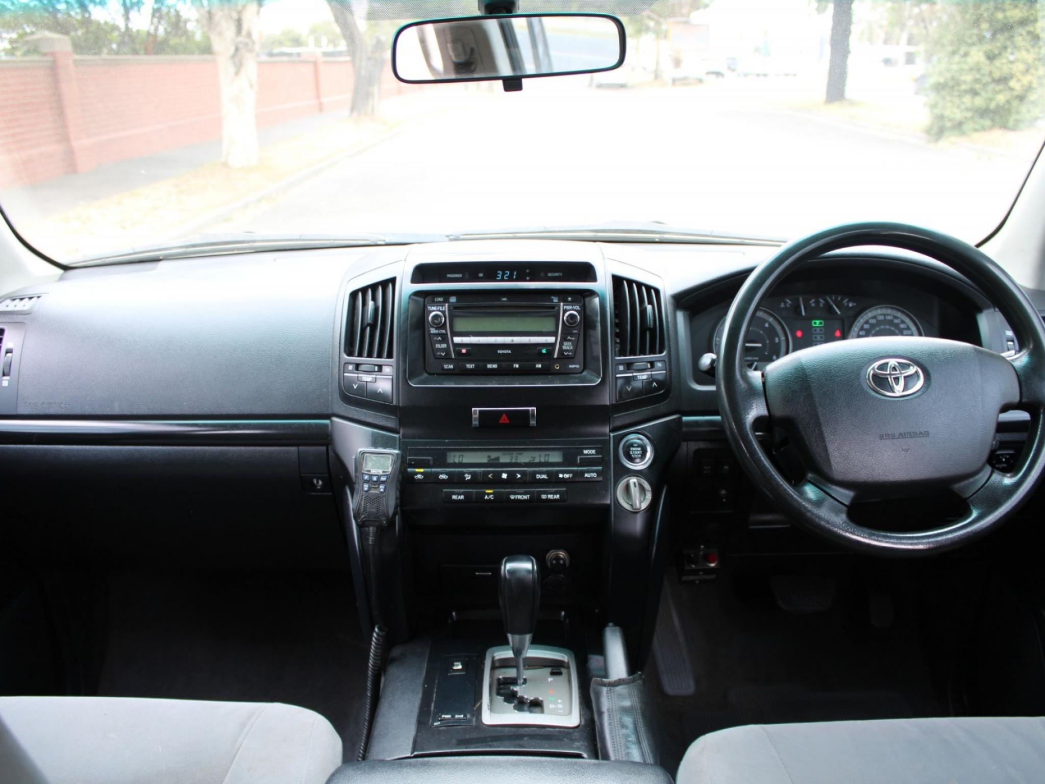 TOYOTA LANDCRUISER GXL (4X4) VDJ200R