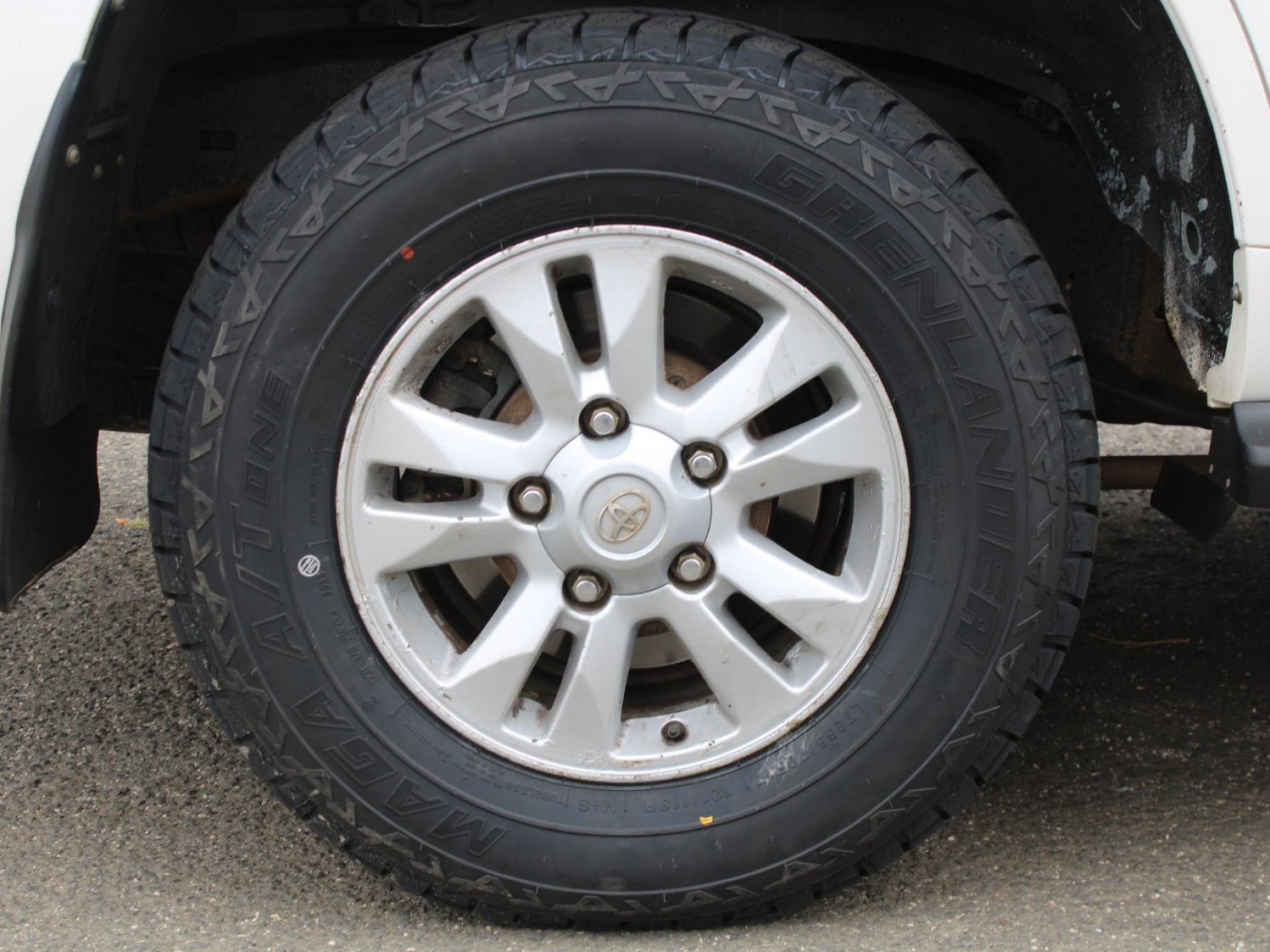 TOYOTA LANDCRUISER GXL (4X4) VDJ200R