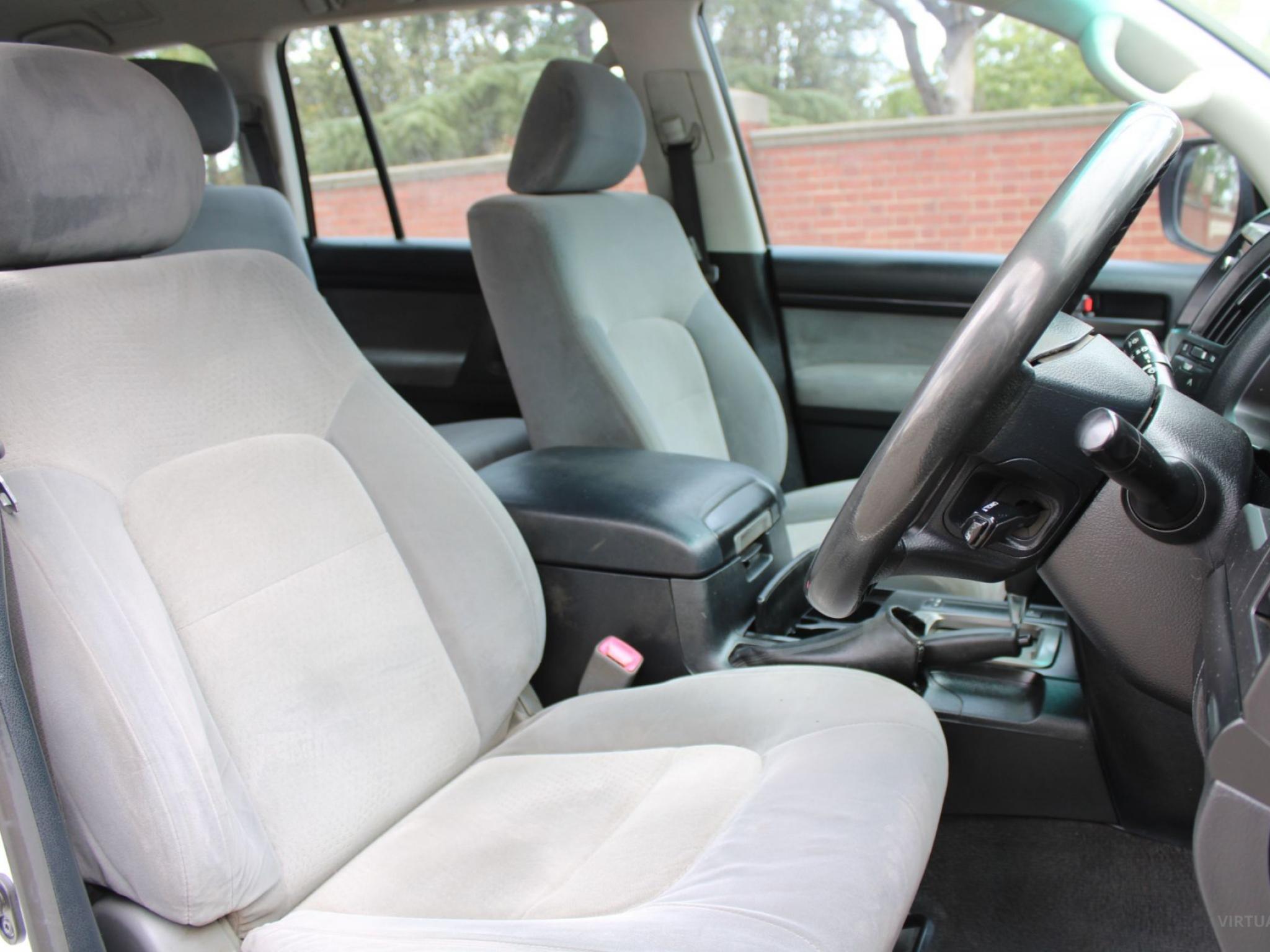 TOYOTA LANDCRUISER GXL (4X4) VDJ200R