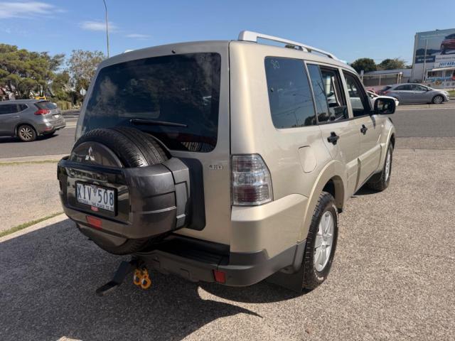 MITSUBISHI PAJERO GLX LWB (4X4) NS