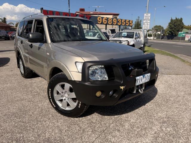 MITSUBISHI PAJERO GLX LWB (4X4) NS