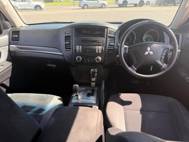 MITSUBISHI PAJERO GLX LWB (4X4) NS