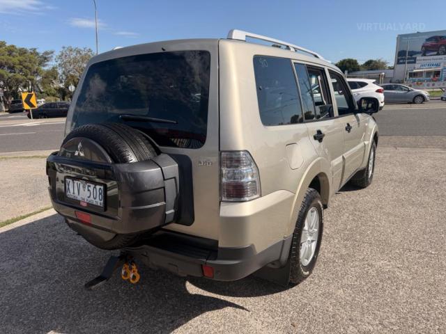 MITSUBISHI PAJERO GLX LWB (4X4) NS