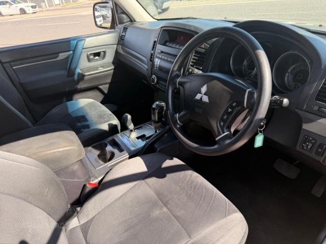 MITSUBISHI PAJERO GLX LWB (4X4) NS