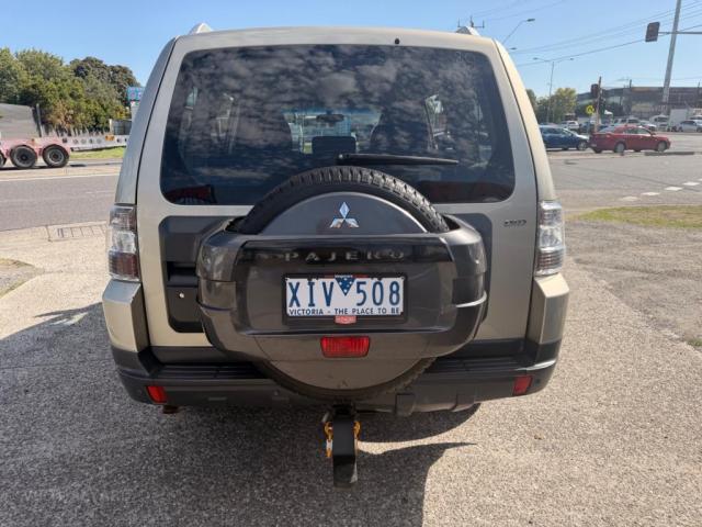 MITSUBISHI PAJERO GLX LWB (4X4) NS