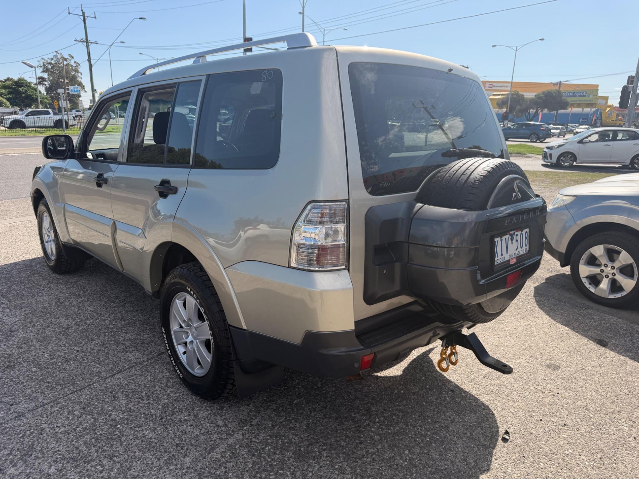 MITSUBISHI PAJERO GLX LWB (4X4) NS
