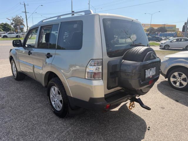 MITSUBISHI PAJERO GLX LWB (4X4) NS