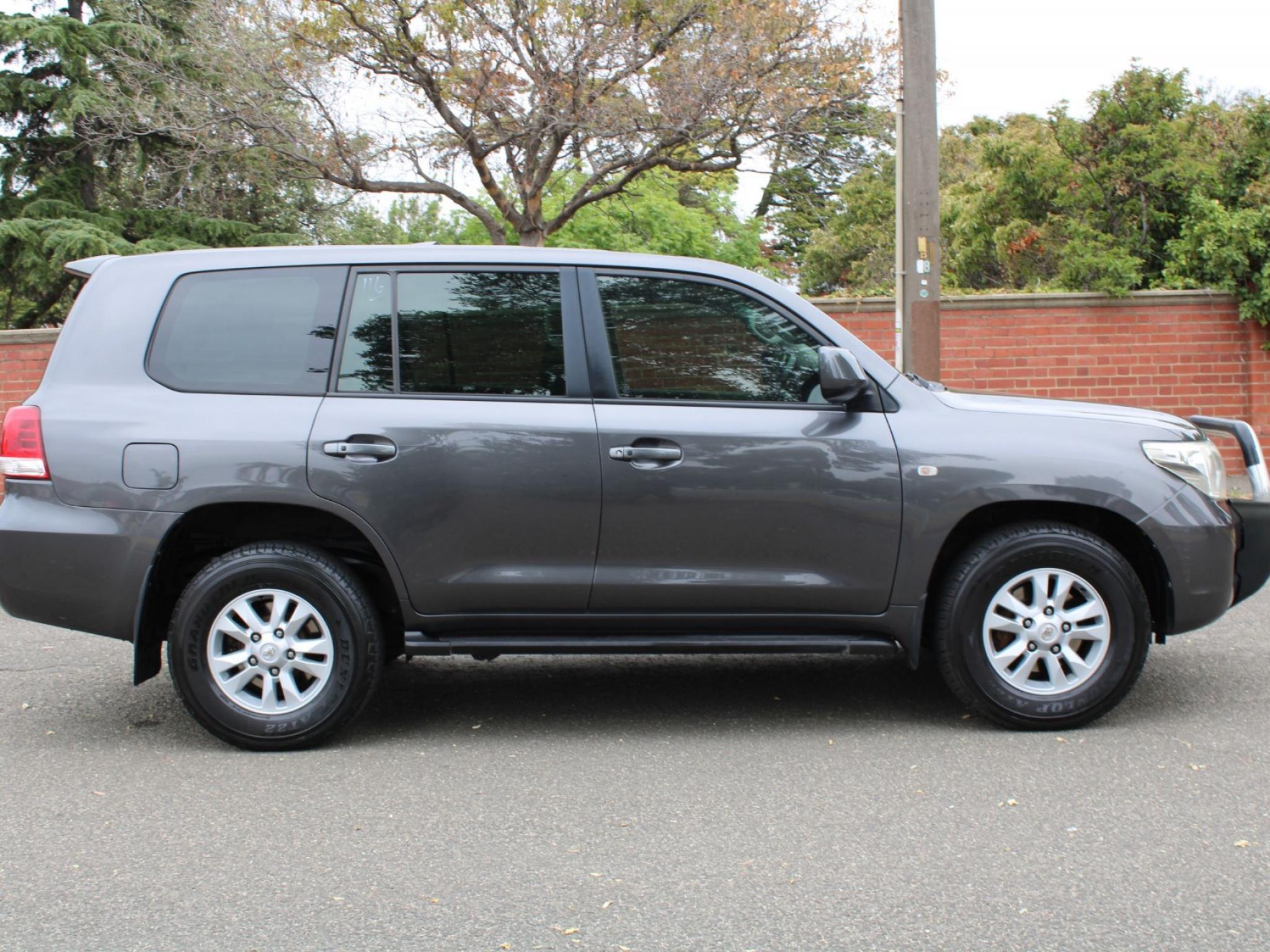 TOYOTA LANDCRUISER VX (4X4) VDJ200R
