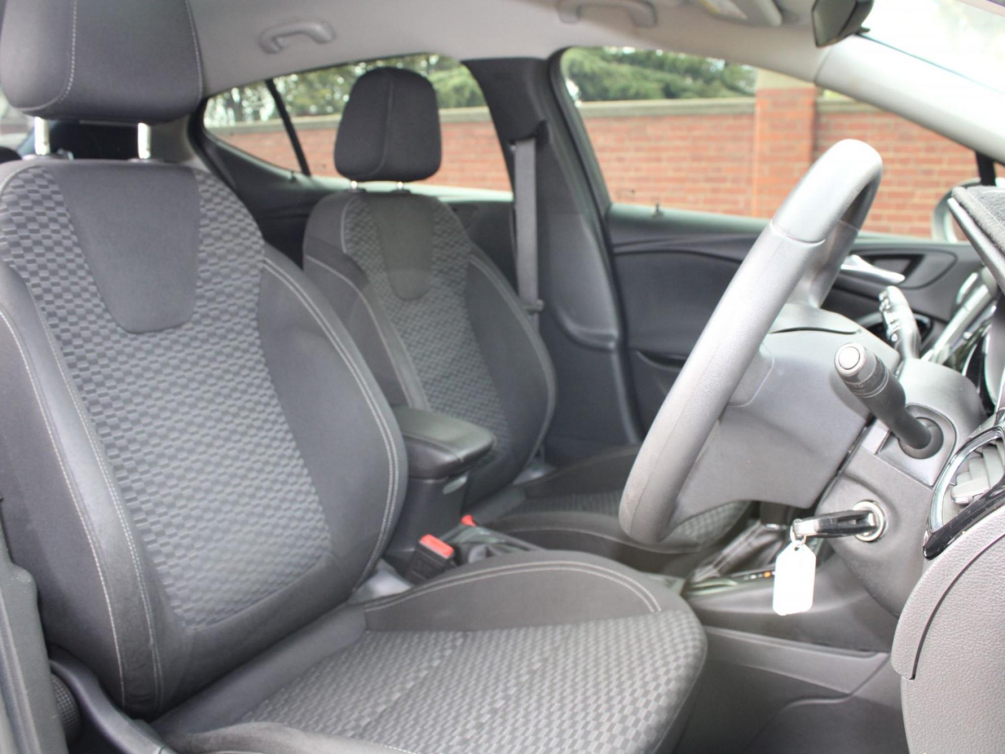 HOLDEN ASTRA R BK MY17