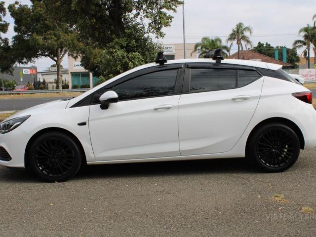 HOLDEN ASTRA R BK MY17