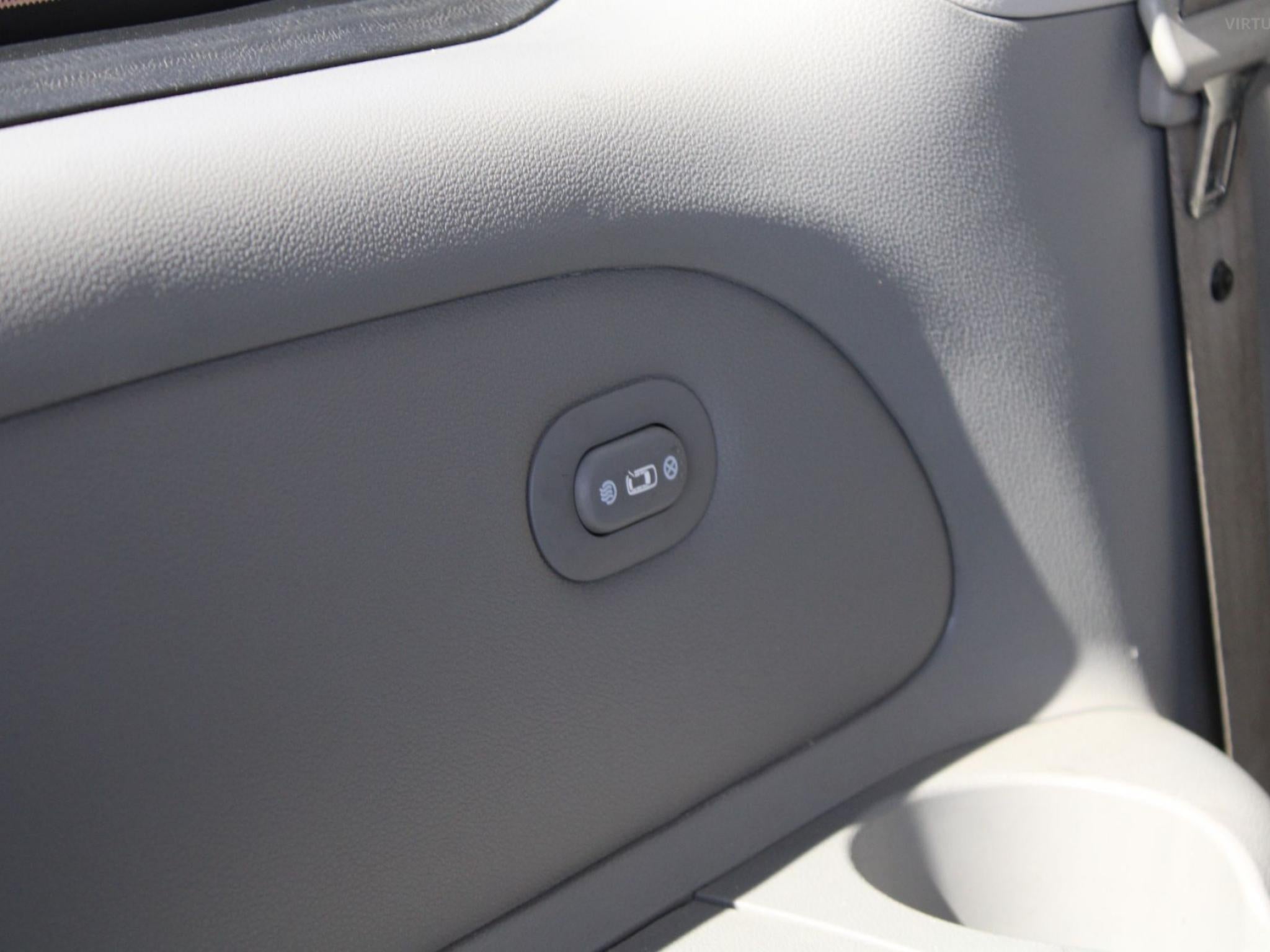 KIA GRAND CARNIVAL PLATINUM VQ MY13