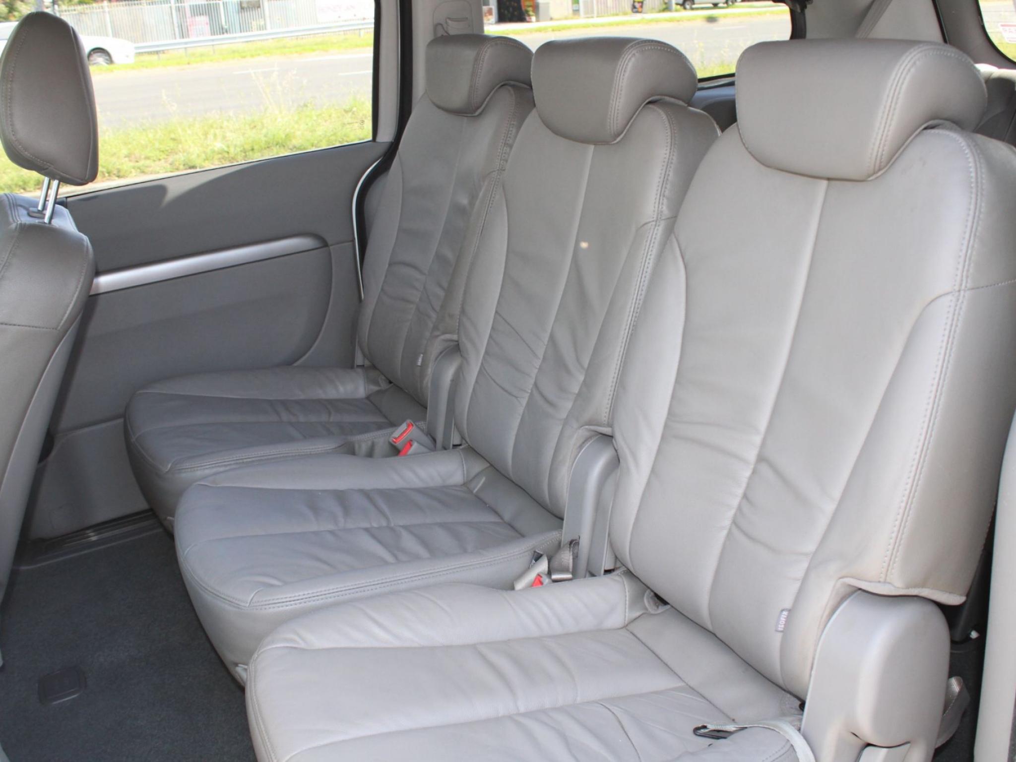 KIA GRAND CARNIVAL PLATINUM VQ MY13