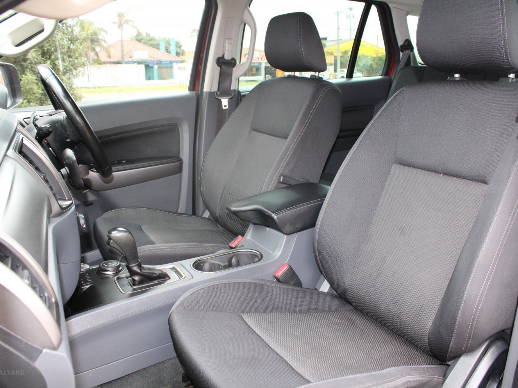 FORD EVEREST TREND UA
