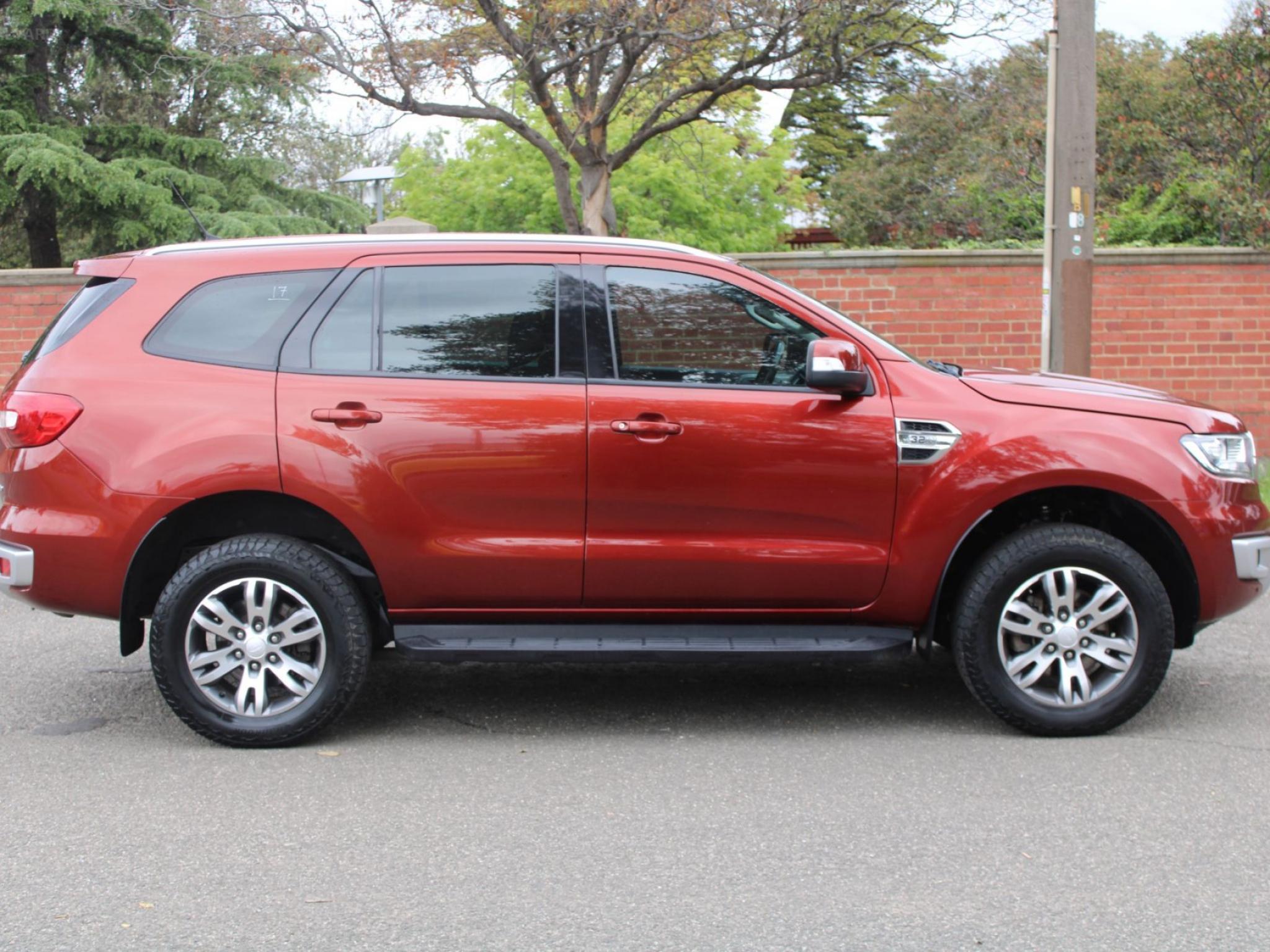 FORD EVEREST TREND UA