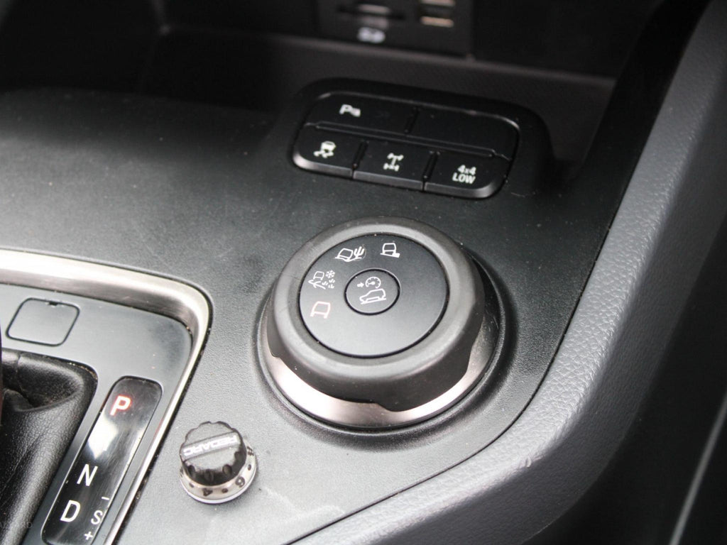 FORD EVEREST TREND UA