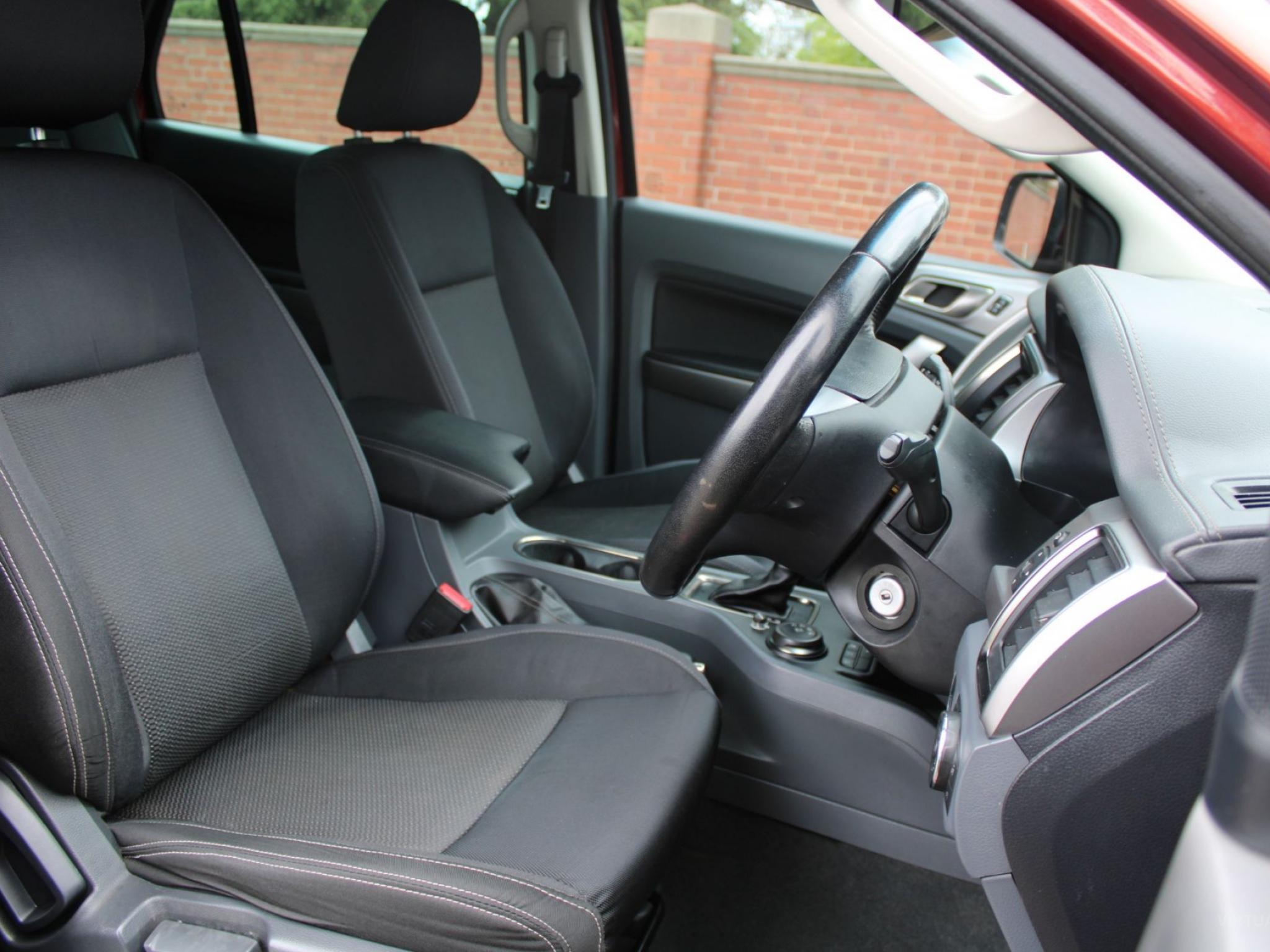 FORD EVEREST TREND UA