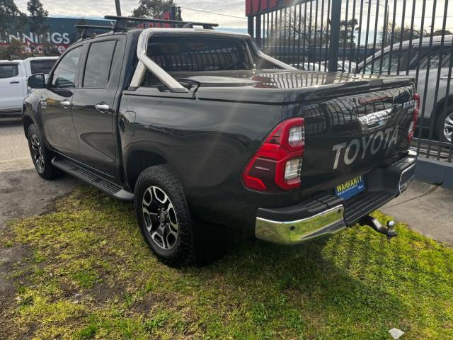 TOYOTA HILUX SR5 (4X4) GUN126R