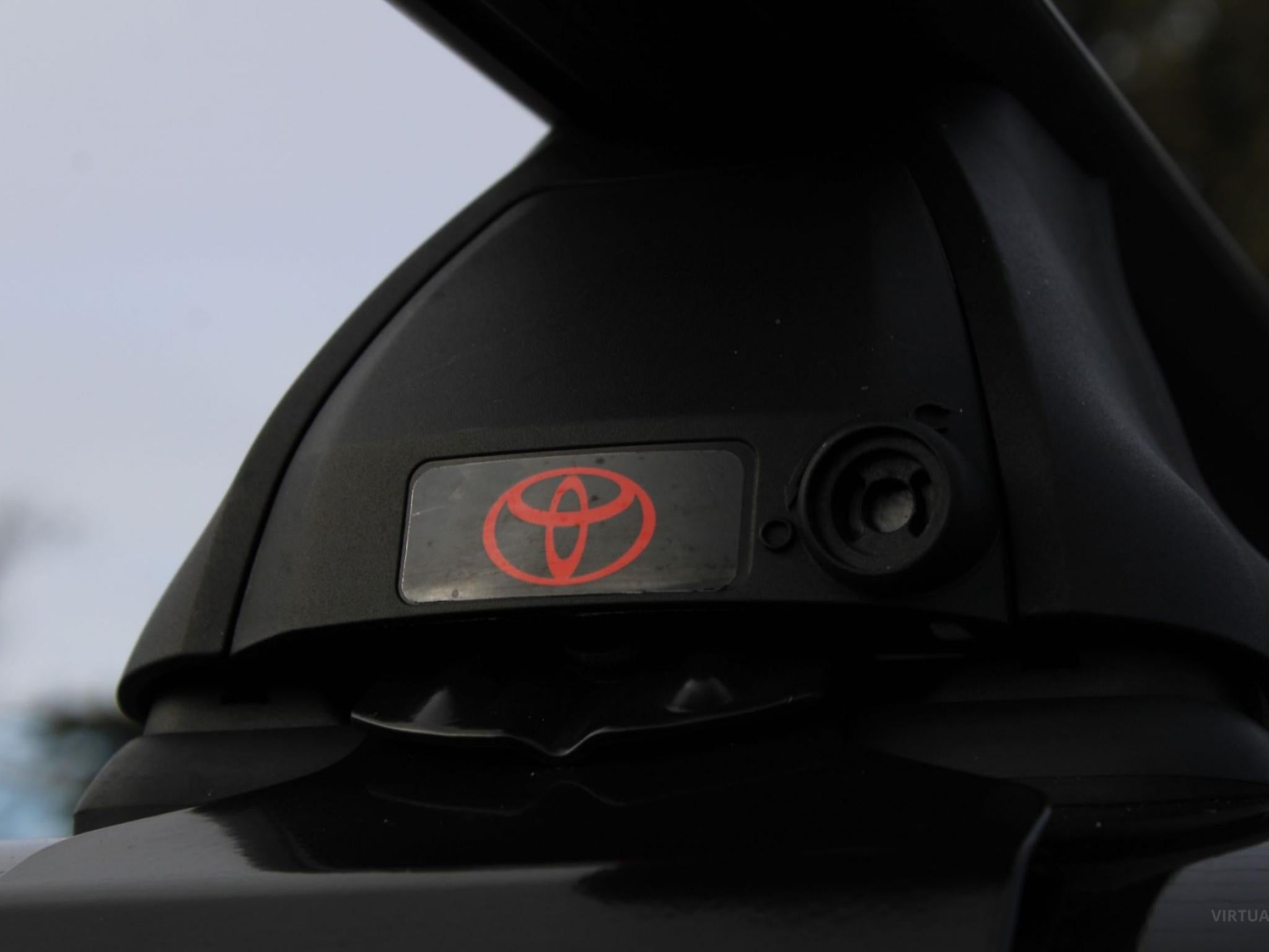 TOYOTA HILUX SR5 (4X4) GUN126R