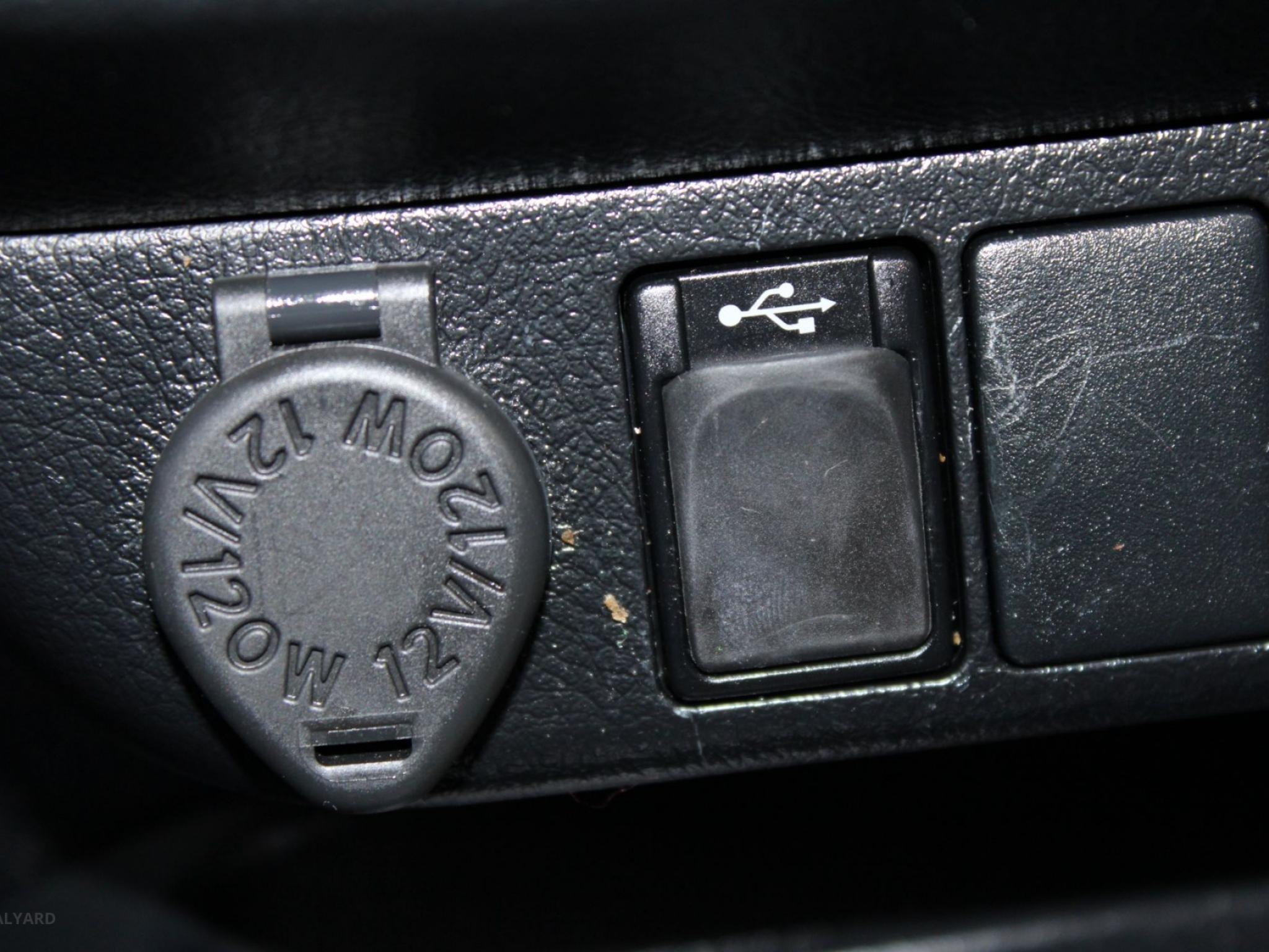 TOYOTA HILUX SR5 (4X4) GUN126R