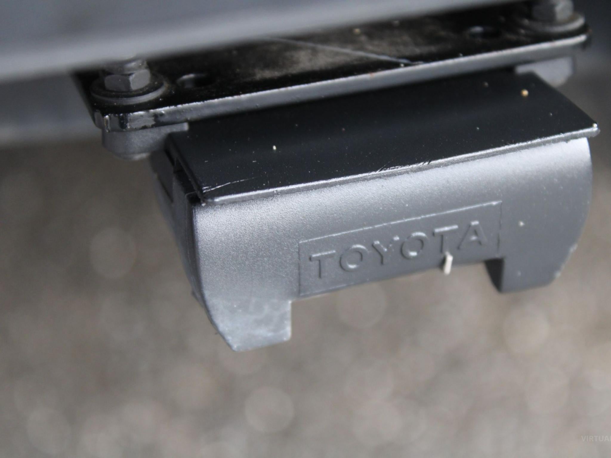 TOYOTA HILUX SR5 (4X4) GUN126R