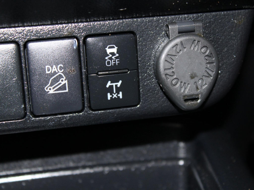 TOYOTA HILUX SR5 (4X4) GUN126R