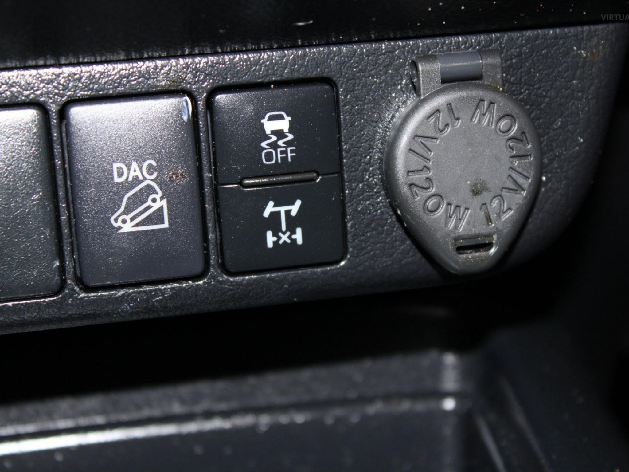 TOYOTA HILUX SR5 (4X4) GUN126R