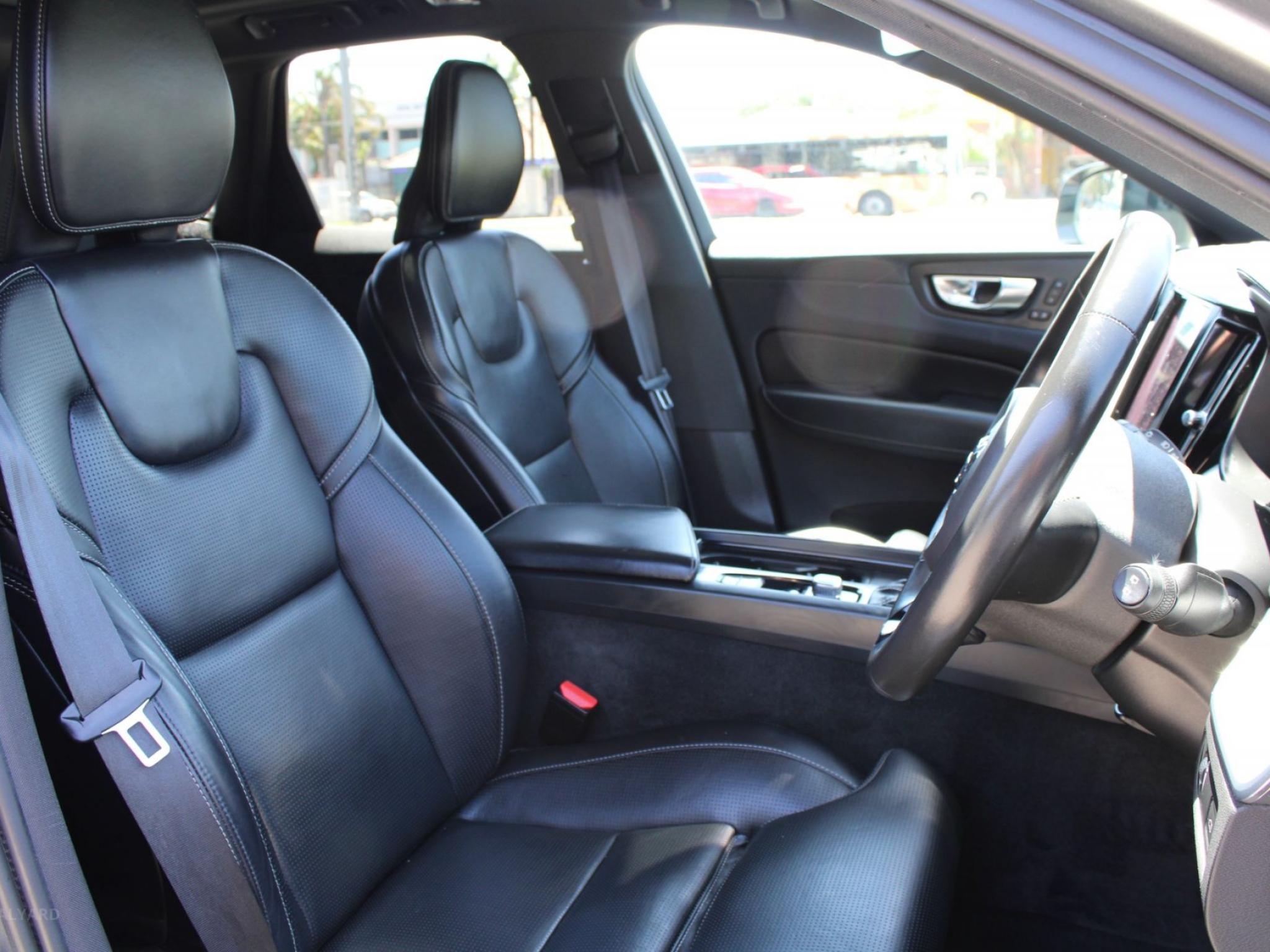 VOLVO XC60 T6 R-DESIGN (AWD) 246 MY20