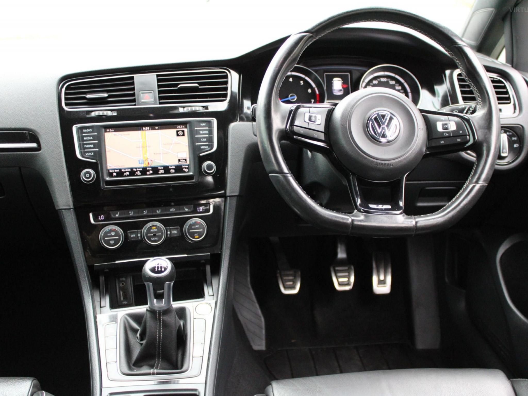VOLKSWAGEN GOLF R AU MY16